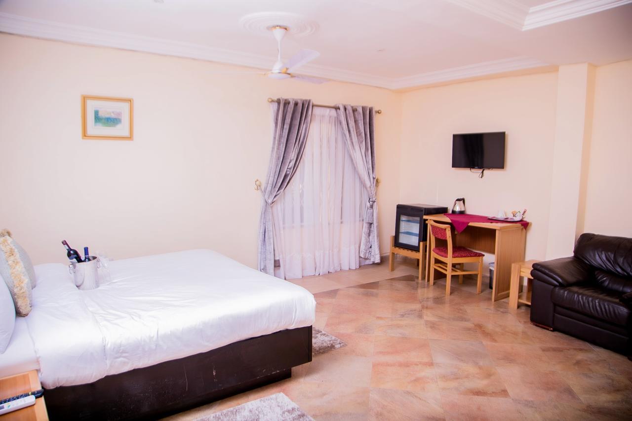 Eden Vale Hotel Ajiringano Bagian luar foto